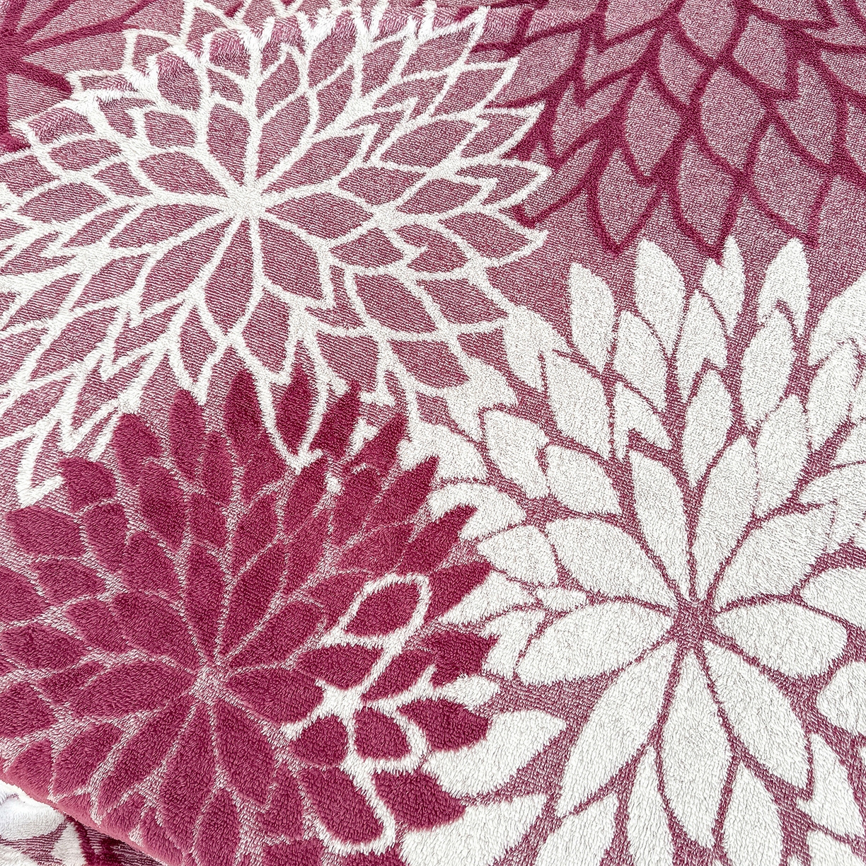 91家纺网 家纺一手货源 找家纺 枋梢家纺 2025新款万花筒阳离子提花镂空塔芙绒保暖午睡双层毛毯办公室盖毯 万花筒-玫红