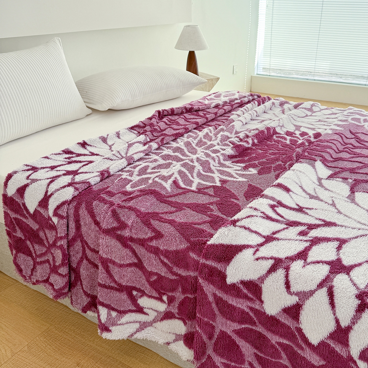 91家纺网 家纺一手货源 找家纺 枋梢家纺 2025新款万花筒阳离子提花镂空塔芙绒保暖午睡双层毛毯办公室盖毯 万花筒-玫红