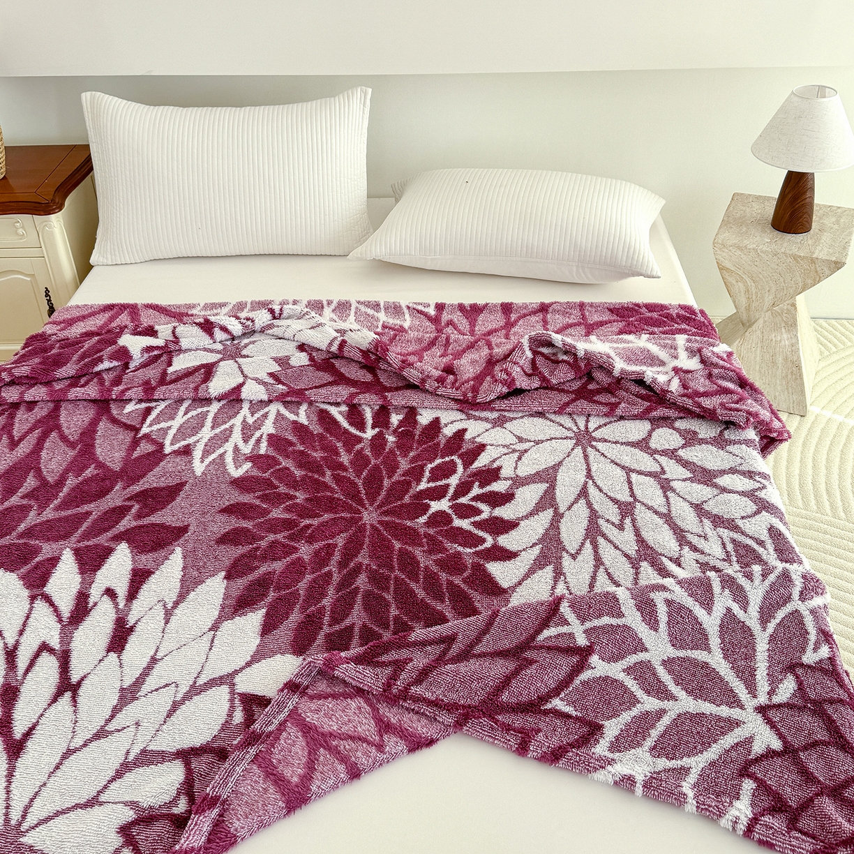 91家纺网 家纺一手货源 找家纺 枋梢家纺 2025新款万花筒阳离子提花镂空塔芙绒保暖午睡双层毛毯办公室盖毯 万花筒-玫红