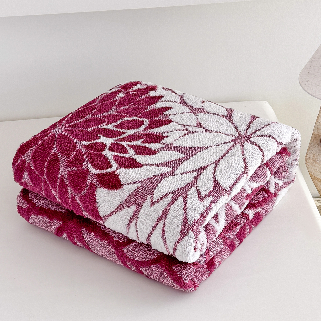 91家纺网 家纺一手货源 找家纺 枋梢家纺 2025新款万花筒阳离子提花镂空塔芙绒保暖午睡双层毛毯办公室盖毯 万花筒-玫红