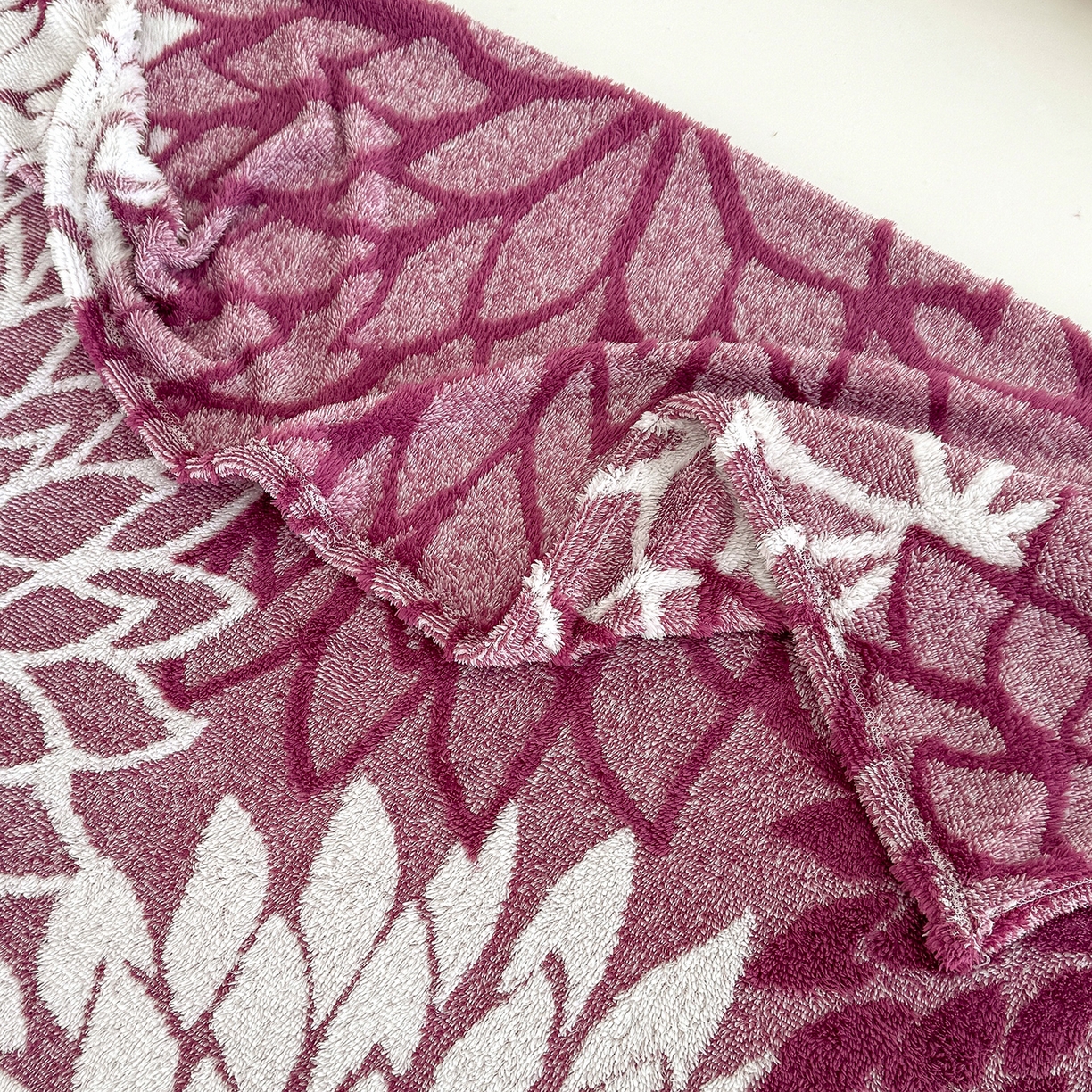 91家纺网 家纺一手货源 找家纺 枋梢家纺 2025新款万花筒阳离子提花镂空塔芙绒保暖午睡双层毛毯办公室盖毯 万花筒-玫红