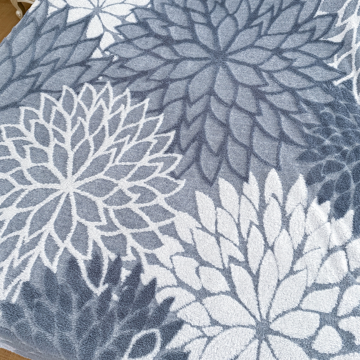 91家纺网 家纺一手货源 找家纺 枋梢家纺 2025新款万花筒阳离子提花镂空塔芙绒保暖午睡双层毛毯办公室盖毯 万花筒-浅蓝