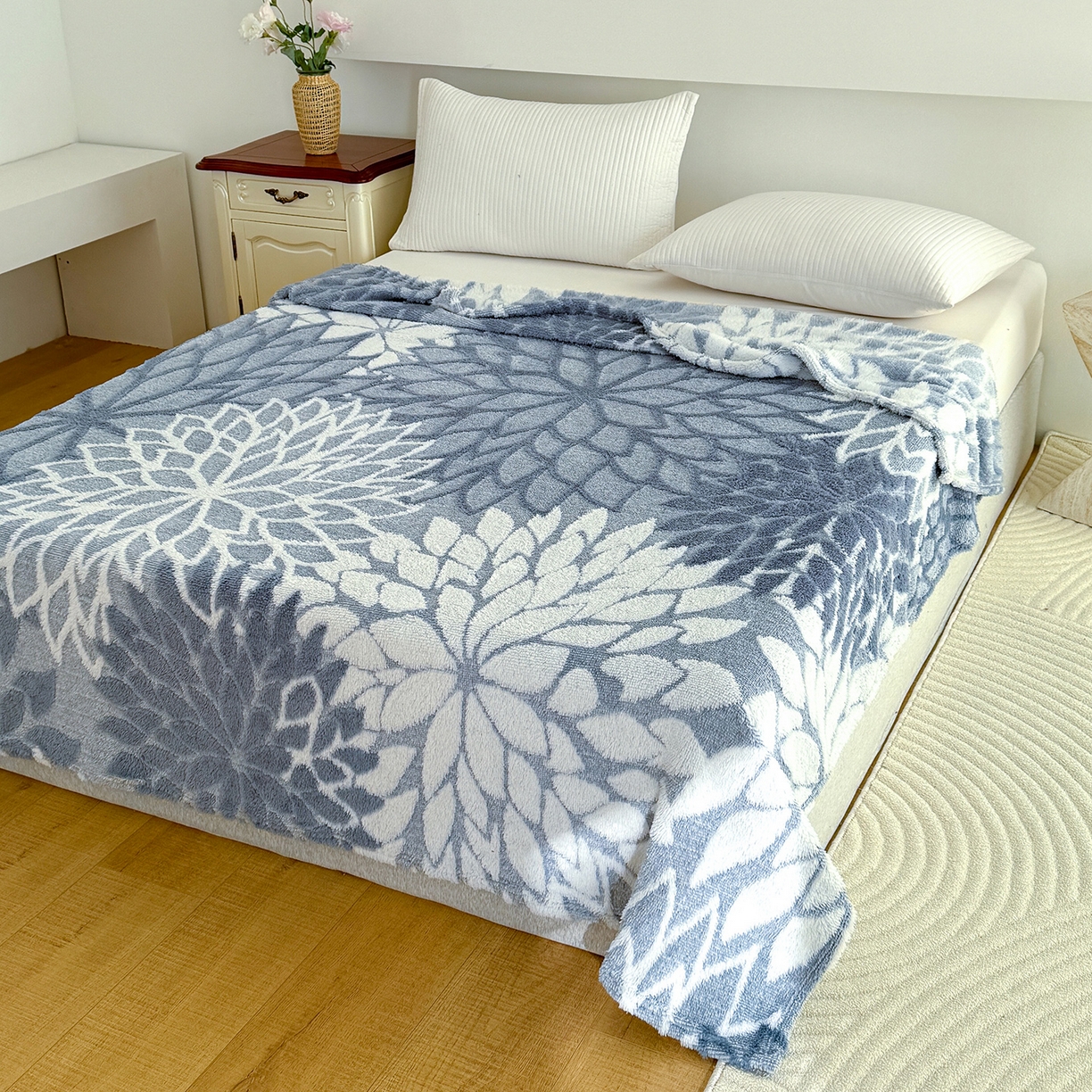 91家纺网 家纺一手货源 找家纺 枋梢家纺 2025新款万花筒阳离子提花镂空塔芙绒保暖午睡双层毛毯办公室盖毯 万花筒-浅蓝