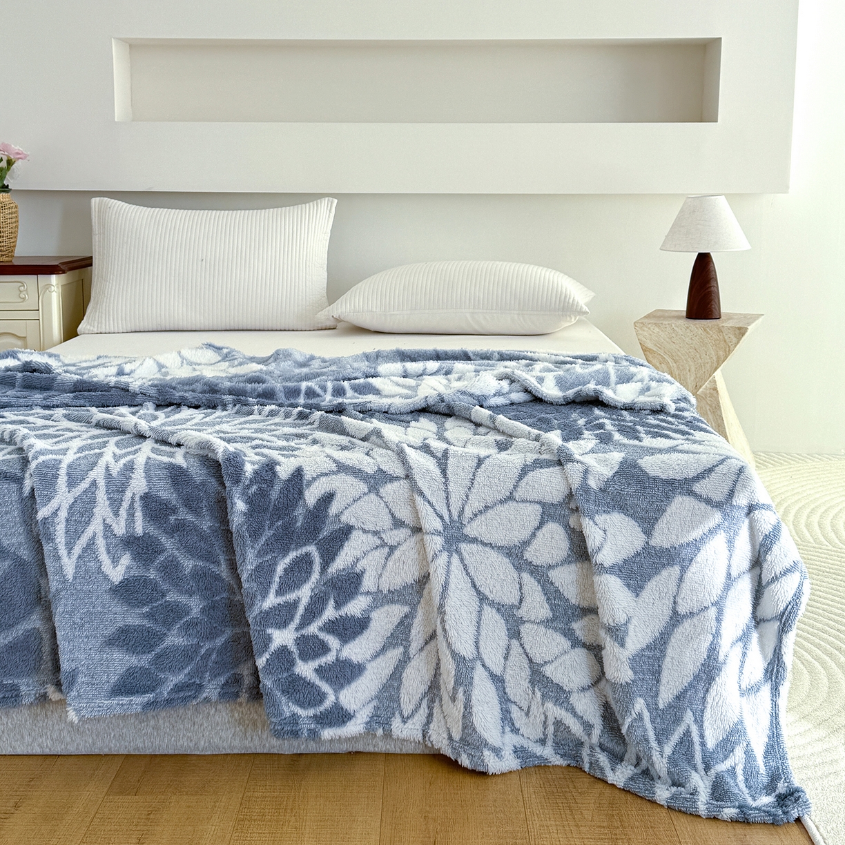 91家纺网 家纺一手货源 找家纺 枋梢家纺 2025新款万花筒阳离子提花镂空塔芙绒保暖午睡双层毛毯办公室盖毯 万花筒-浅蓝