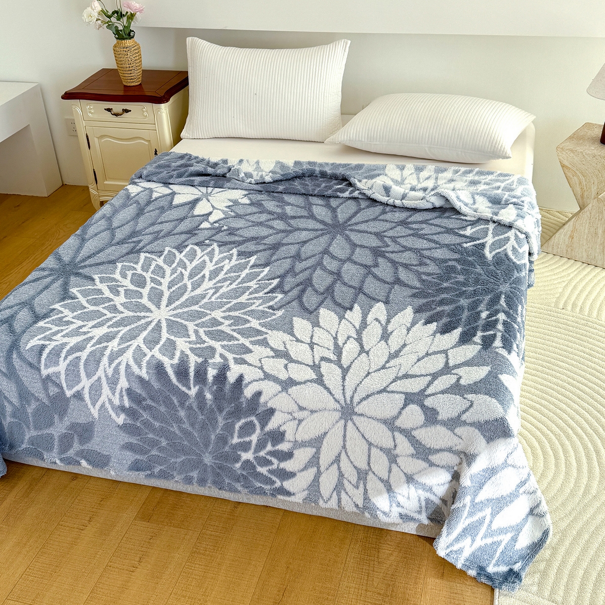 91家纺网 家纺一手货源 找家纺 枋梢家纺 2025新款万花筒阳离子提花镂空塔芙绒保暖午睡双层毛毯办公室盖毯 万花筒-浅蓝