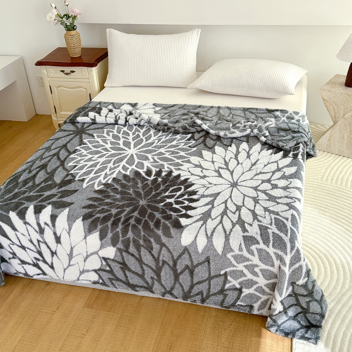 91家纺网 家纺一手货源 找家纺 枋梢家纺 2025新款万花筒阳离子提花镂空塔芙绒保暖午睡双层毛毯办公室盖毯 万花筒-深灰