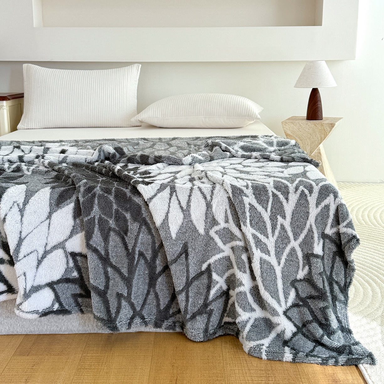 91家纺网 家纺一手货源 找家纺 枋梢家纺 2025新款万花筒阳离子提花镂空塔芙绒保暖午睡双层毛毯办公室盖毯 万花筒-深灰