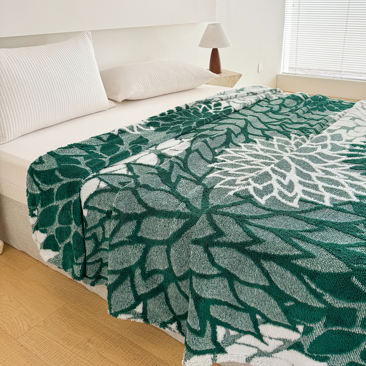 91家纺网 家纺一手货源 找家纺 枋梢家纺 2025新款万花筒阳离子提花镂空塔芙绒保暖午睡双层毛毯办公室盖毯 万花筒-雅青