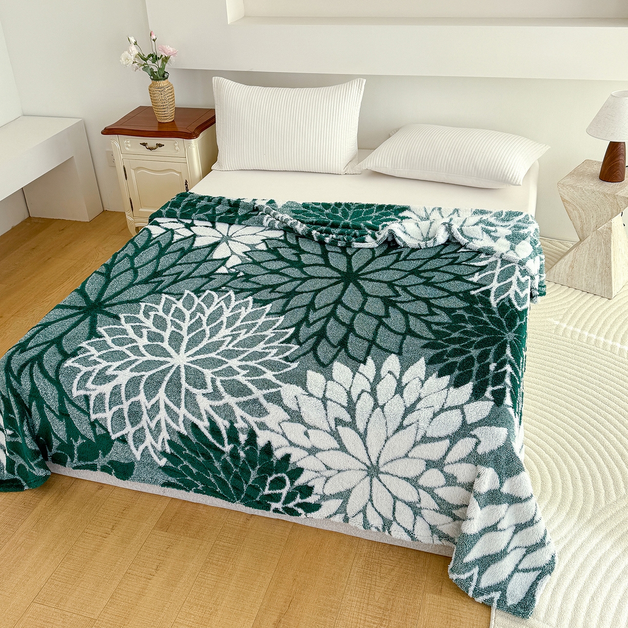 91家纺网 家纺一手货源 找家纺 枋梢家纺 2025新款万花筒阳离子提花镂空塔芙绒保暖午睡双层毛毯办公室盖毯 万花筒-雅青