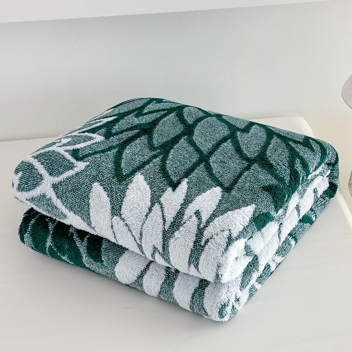 91家纺网 家纺一手货源 找家纺 枋梢家纺 2025新款万花筒阳离子提花镂空塔芙绒保暖午睡双层毛毯办公室盖毯 万花筒-雅青