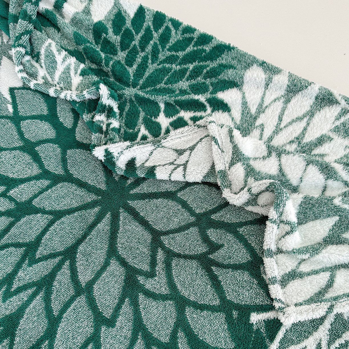 91家纺网 家纺一手货源 找家纺 枋梢家纺 2025新款万花筒阳离子提花镂空塔芙绒保暖午睡双层毛毯办公室盖毯 万花筒-雅青