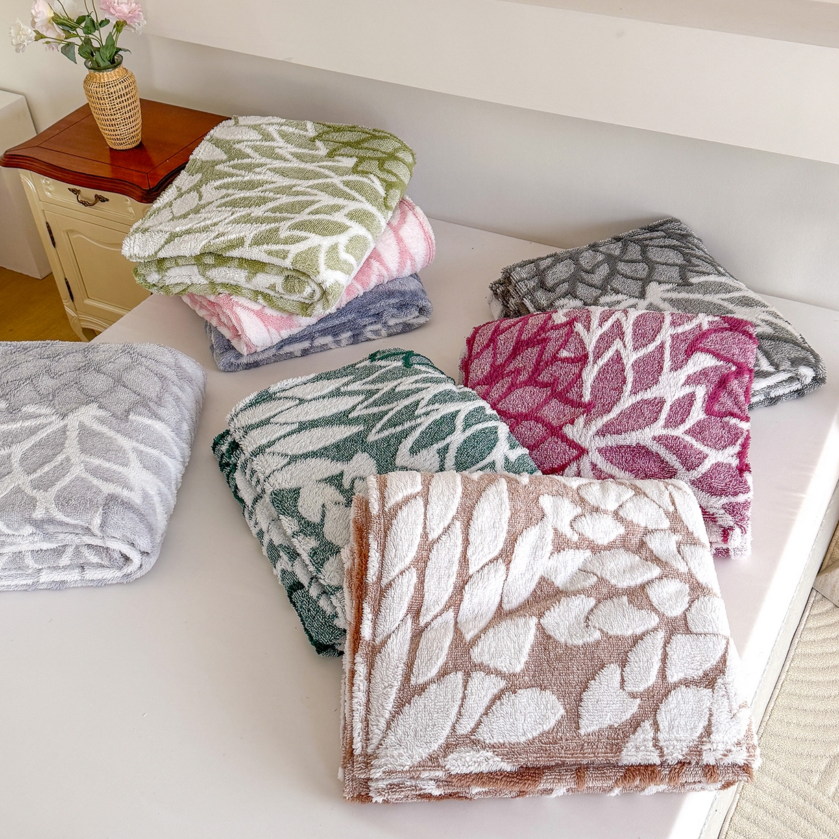 枋梢家纺 2025新款万花筒阳离子提花镂空塔芙绒保暖午睡双层毛毯办公室盖毯 组合图