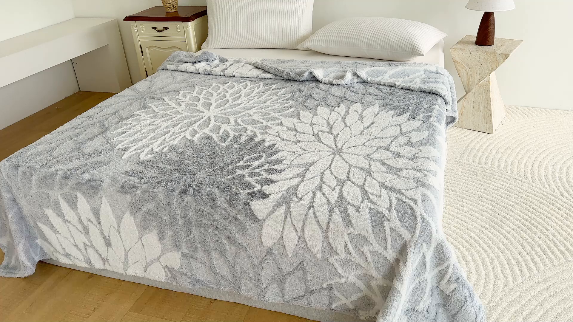 91家纺网 家纺一手货源 找家纺 枋梢家纺 2025新款万花筒阳离子提花镂空塔芙绒保暖午睡双层毛毯办公室盖毯 万花筒-浅灰