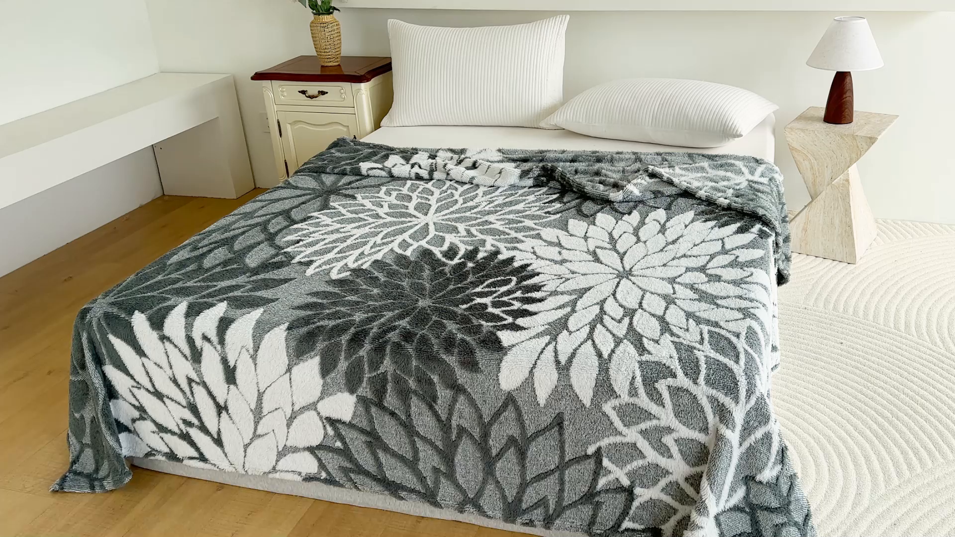 91家纺网 家纺一手货源 找家纺 枋梢家纺 2025新款万花筒阳离子提花镂空塔芙绒保暖午睡双层毛毯办公室盖毯 万花筒-深灰