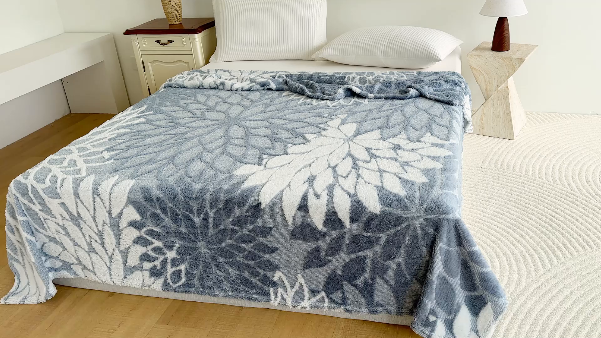 91家纺网 家纺一手货源 找家纺 枋梢家纺 2025新款万花筒阳离子提花镂空塔芙绒保暖午睡双层毛毯办公室盖毯 万花筒-浅蓝