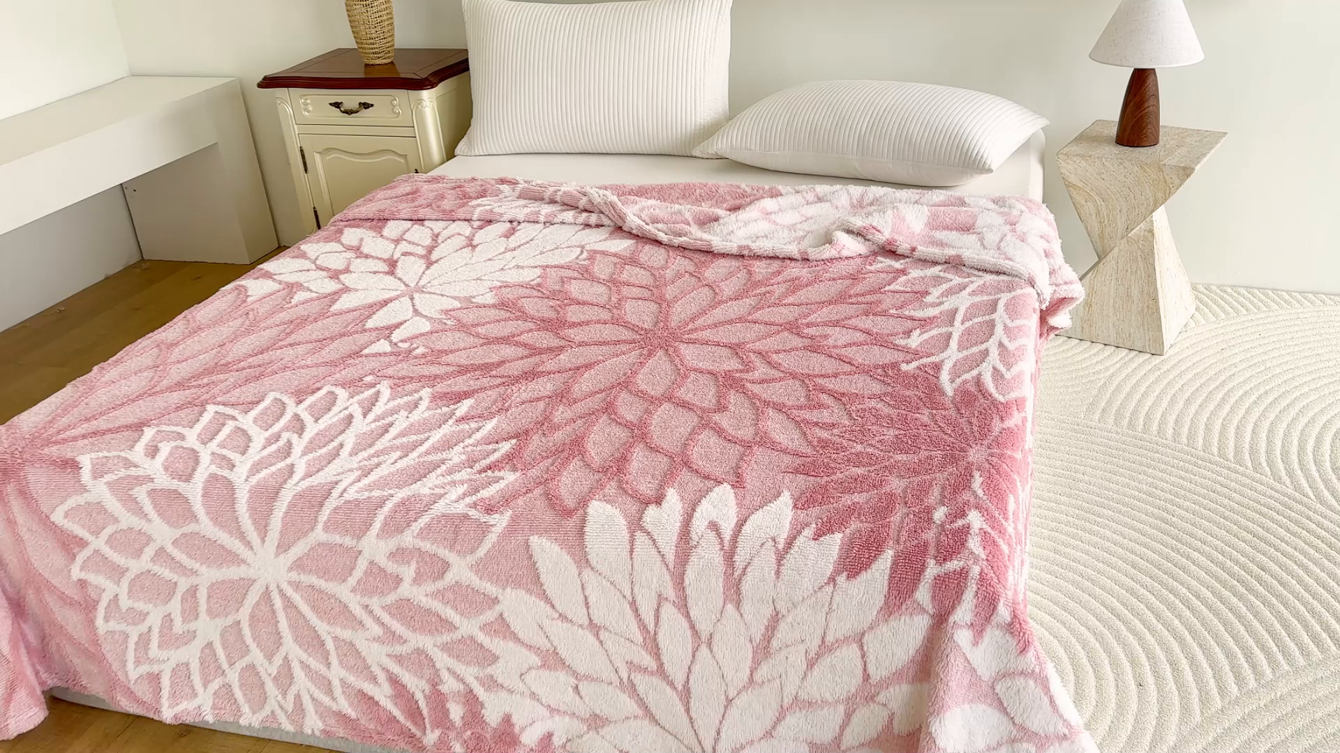 91家纺网 家纺一手货源 找家纺 枋梢家纺 2025新款万花筒阳离子提花镂空塔芙绒保暖午睡双层毛毯办公室盖毯 万花筒-柔粉