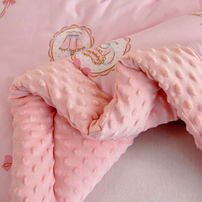 91家纺网 家纺一手货源 找家纺 （总）乐秀家纺 2025新款A类三丽鸥针织棉豆豆被 带激光防伪吊牌