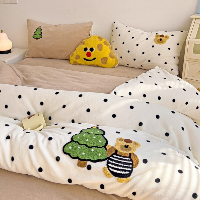 91家纺网 家纺一手货源 找家纺 乐童家纺 2025新款小清新牛奶绒毛巾绣四件套-第三波 波点小熊