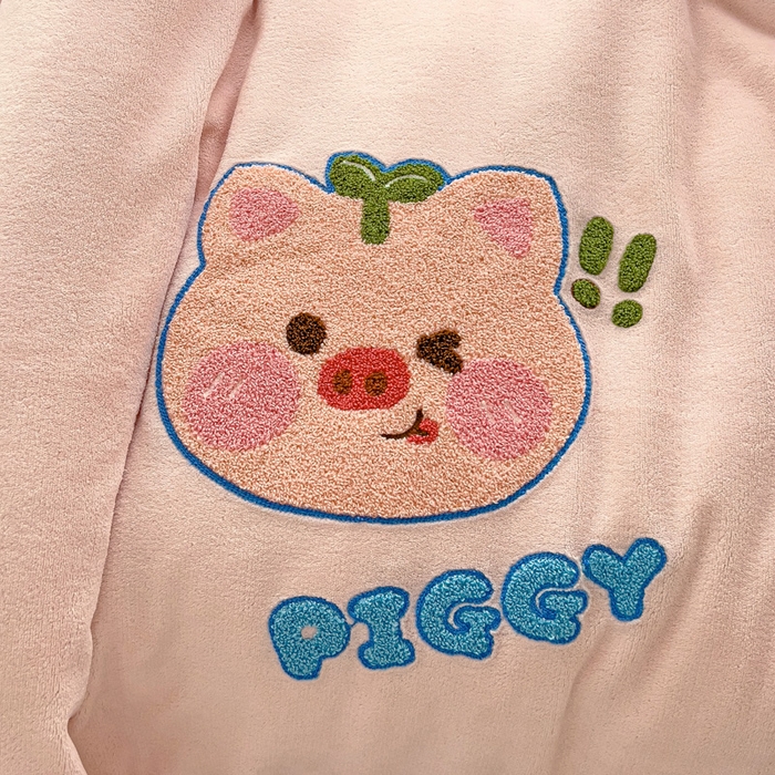 91家纺网 家纺一手货源 找家纺 乐童家纺 2025新款小清新牛奶绒毛巾绣四件套-第三波 小猪派派