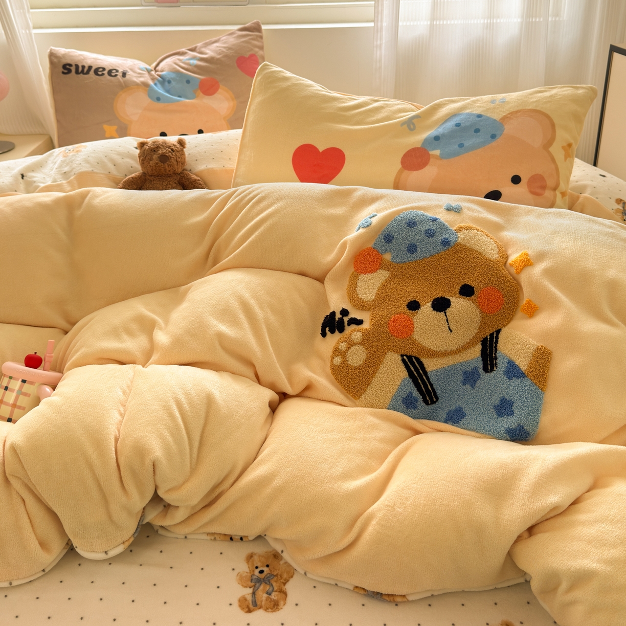 91家纺网 家纺一手货源 找家纺 乐童家纺 2025新款小清新牛奶绒毛巾绣四件套-第三波 调皮的小熊