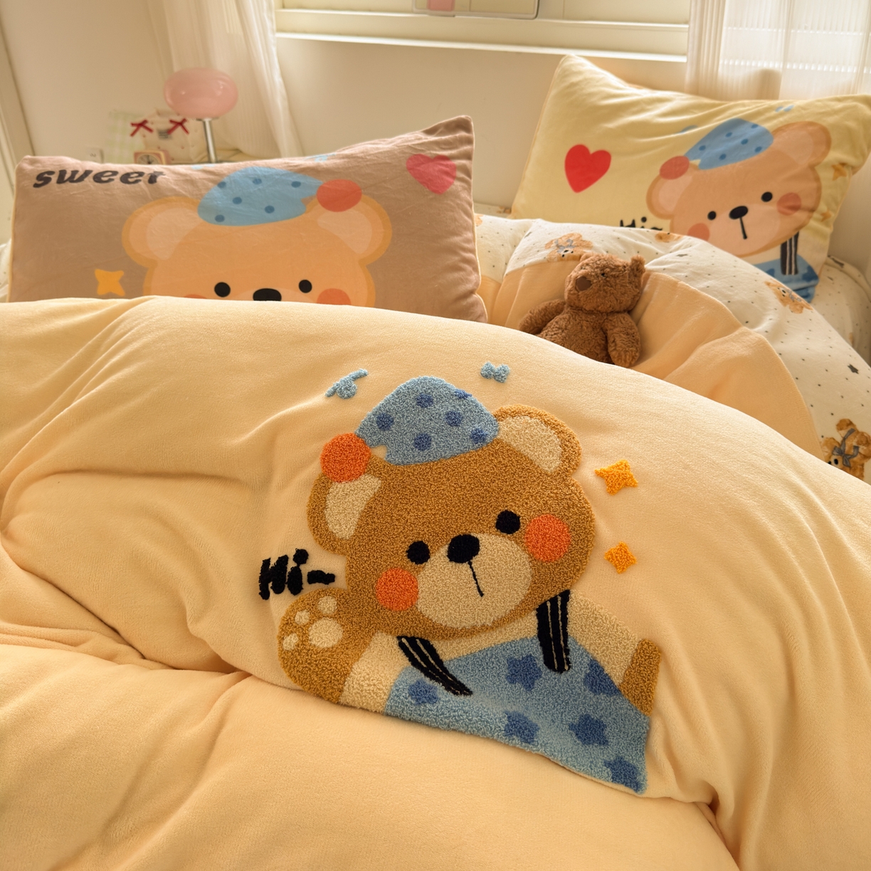 91家纺网 家纺一手货源 找家纺 乐童家纺 2025新款小清新牛奶绒毛巾绣四件套-第三波 调皮的小熊