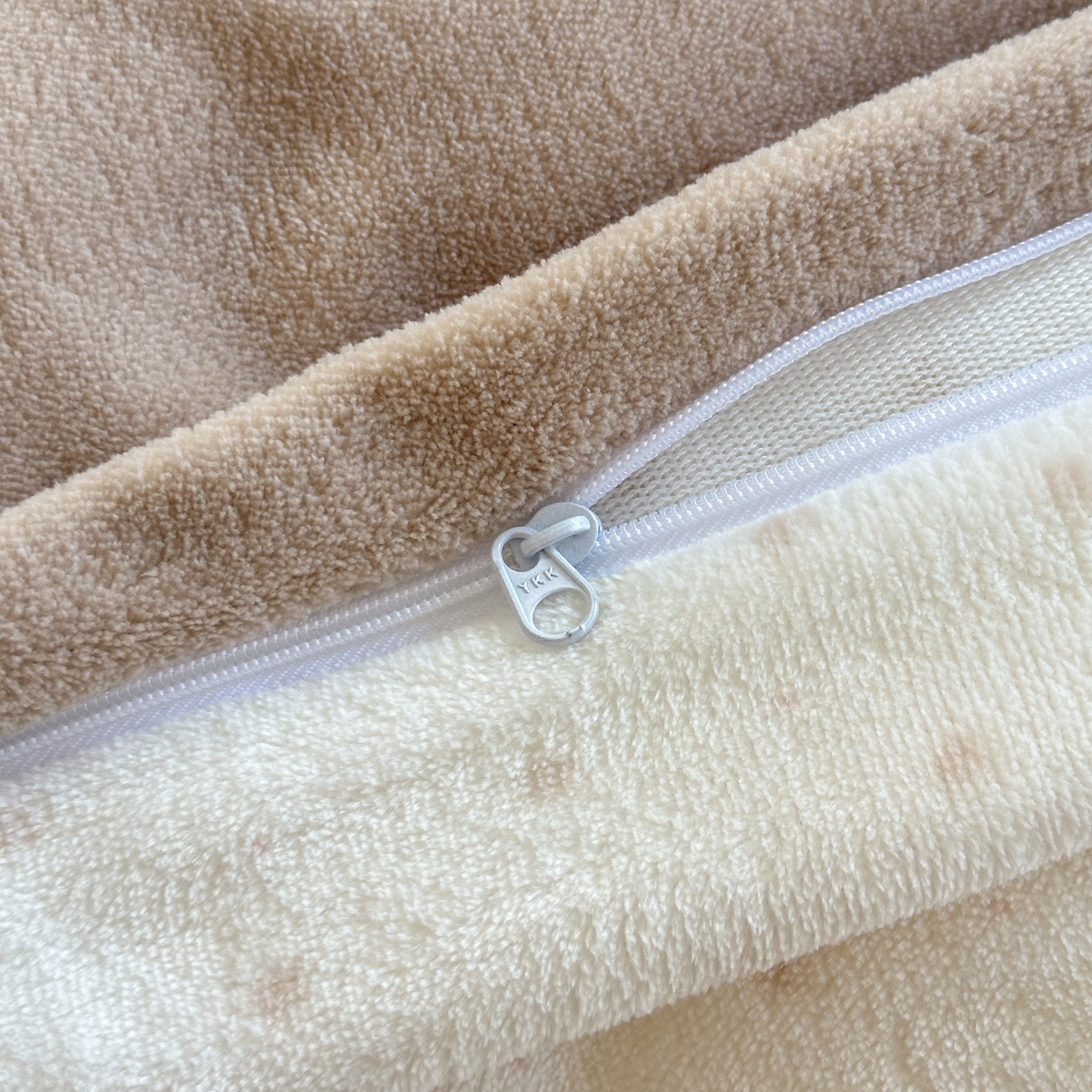 91家纺网 家纺一手货源 找家纺 乐童家纺 2025新款小清新牛奶绒毛巾绣四件套-第三波 花园小兔咖