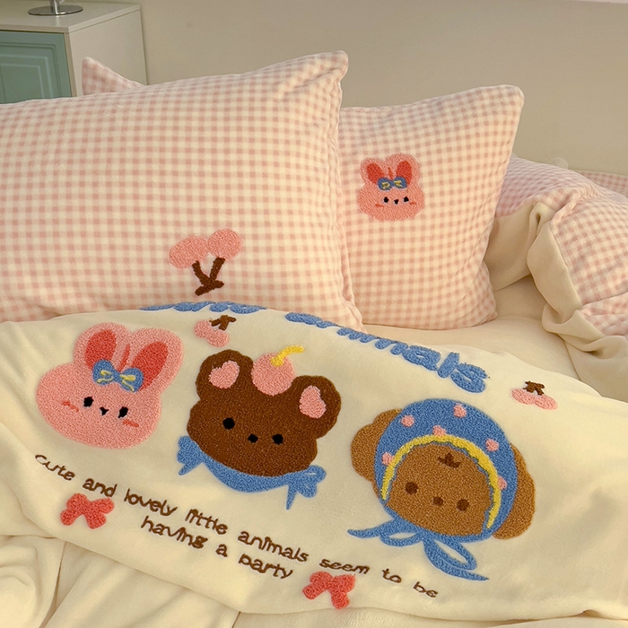 91家纺网 家纺一手货源 找家纺 一霖家纺 2025新款小清新牛奶绒毛巾绣四件套-第三波 樱桃兔