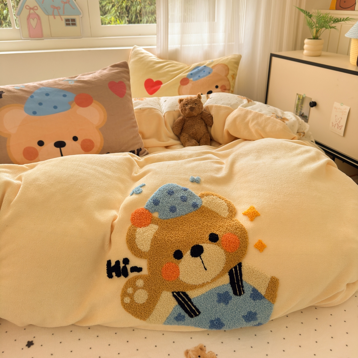 91家纺网 家纺一手货源 找家纺 一霖家纺 2025新款小清新牛奶绒毛巾绣四件套-第三波 调皮的小熊