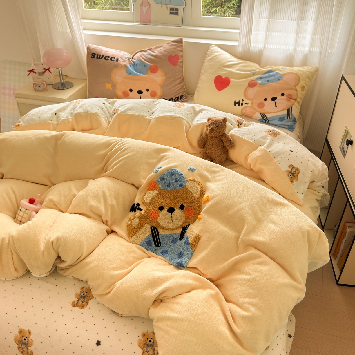 91家纺网 家纺一手货源 找家纺 一霖家纺 2025新款小清新牛奶绒毛巾绣四件套-第三波 调皮的小熊