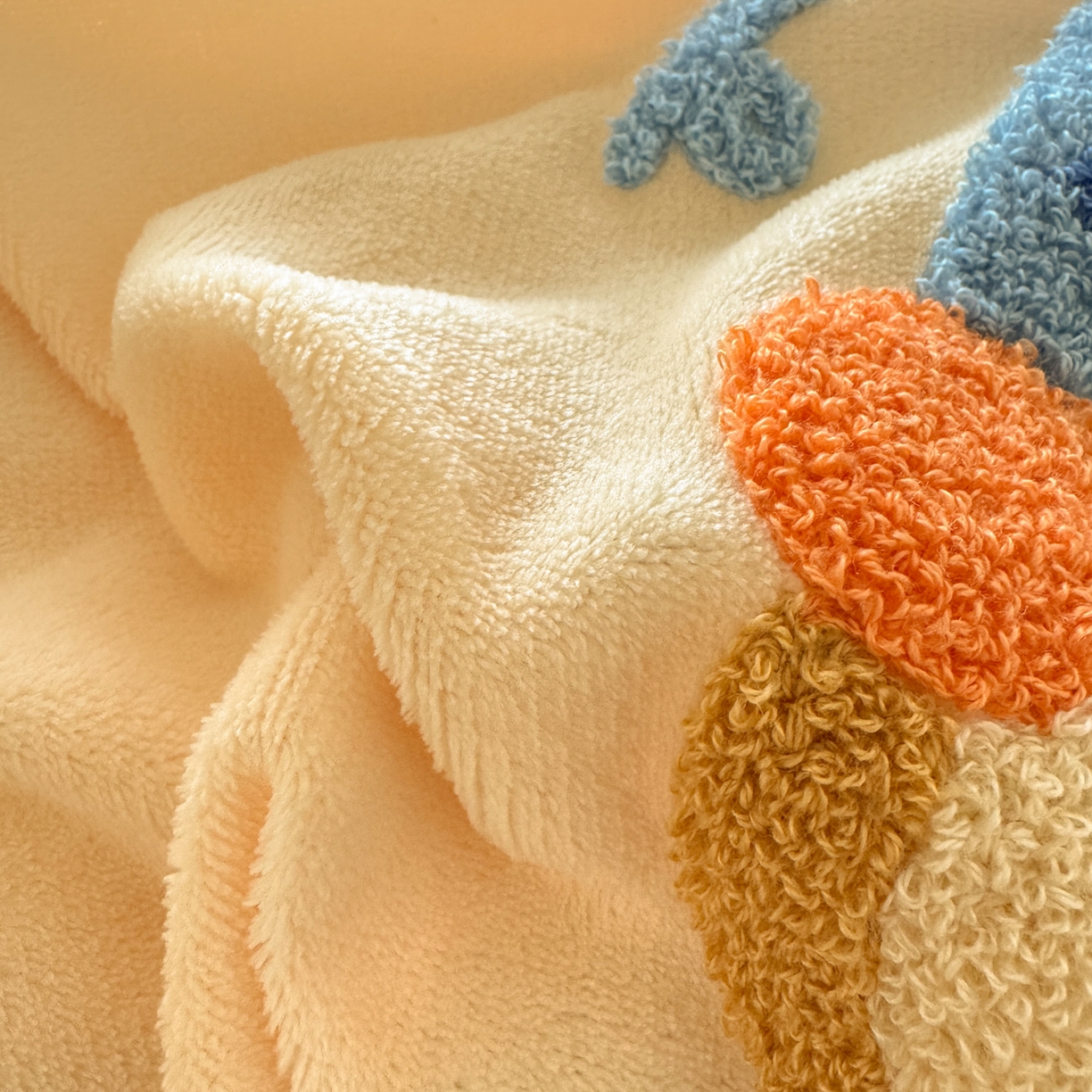 91家纺网 家纺一手货源 找家纺 一霖家纺 2025新款小清新牛奶绒毛巾绣四件套-第三波 调皮的小熊