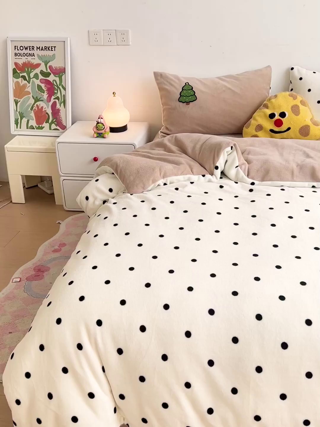 91家纺网 家纺一手货源 找家纺 一霖家纺 2025新款小清新牛奶绒毛巾绣四件套-第三波 波点小熊