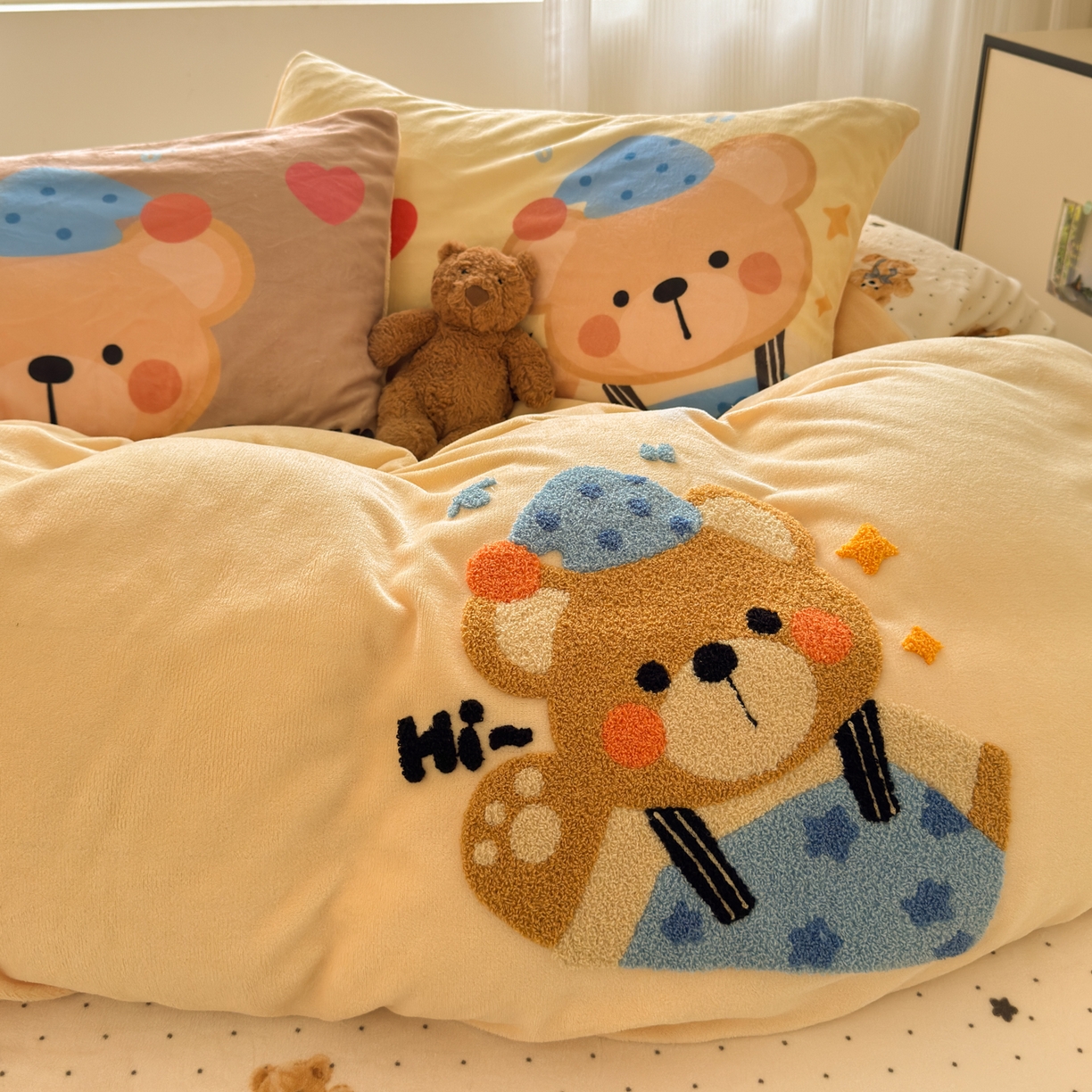 91家纺网 家纺一手货源 找家纺 乐童家纺 2025新款小清新牛奶绒毛巾绣四件套-第三波 调皮的小熊