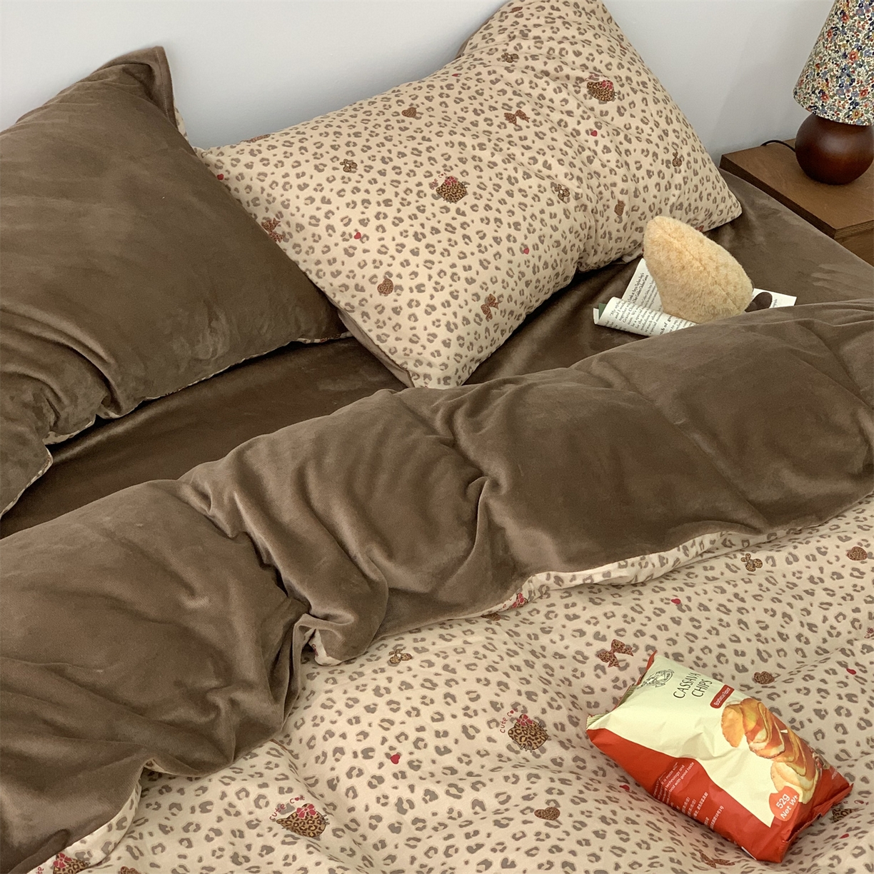 91家纺网 家纺一手货源 找家纺 源启生活 2025新款棉加绒套件四件套 豹纹猫猫