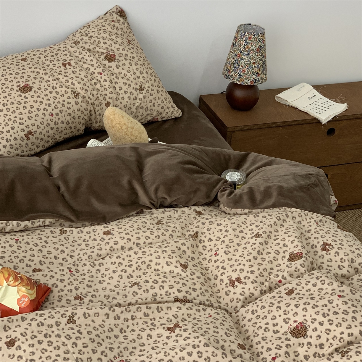 91家纺网 家纺一手货源 找家纺 源启生活 2025新款棉加绒套件四件套 豹纹猫猫