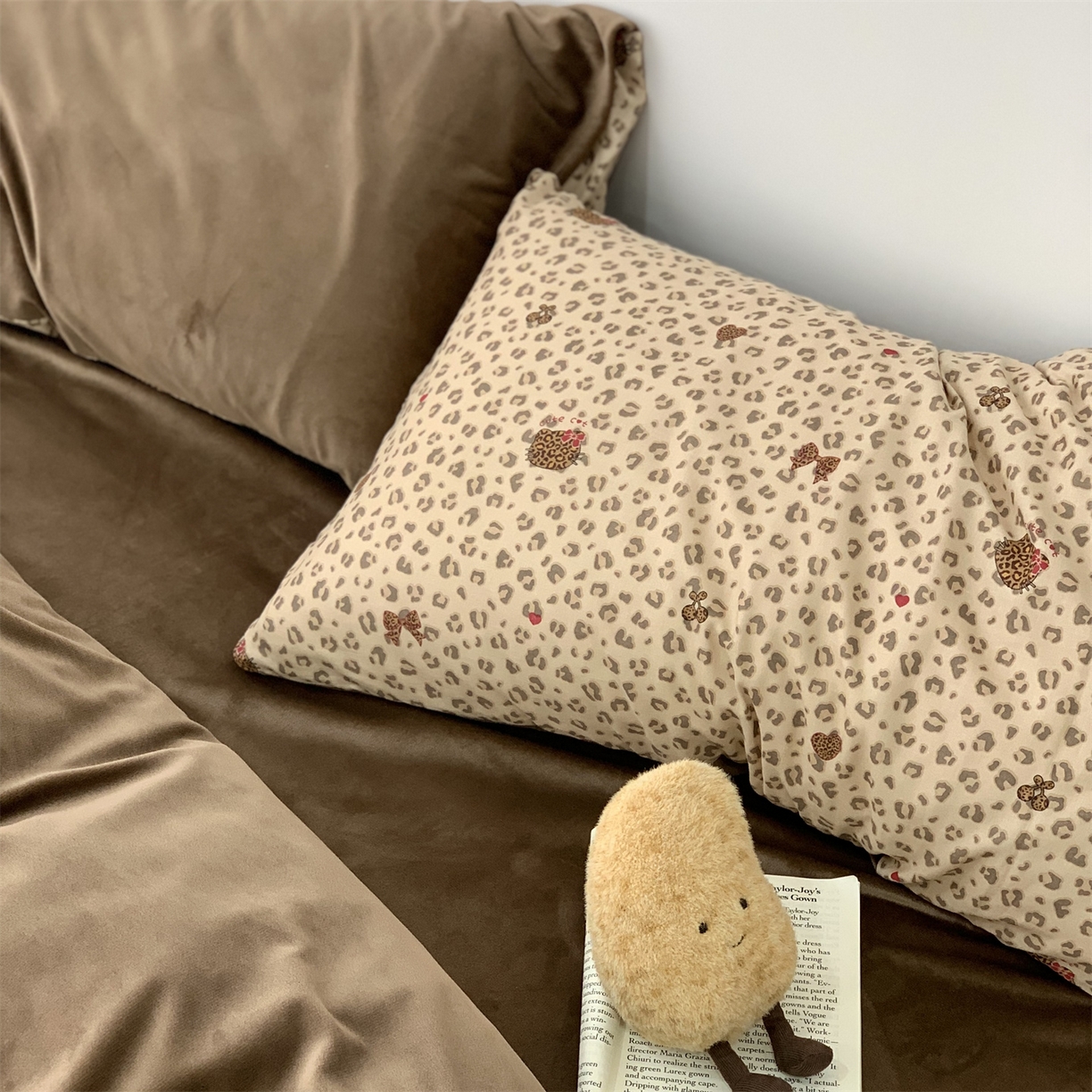 91家纺网 家纺一手货源 找家纺 源启生活 2025新款棉加绒套件四件套 豹纹猫猫