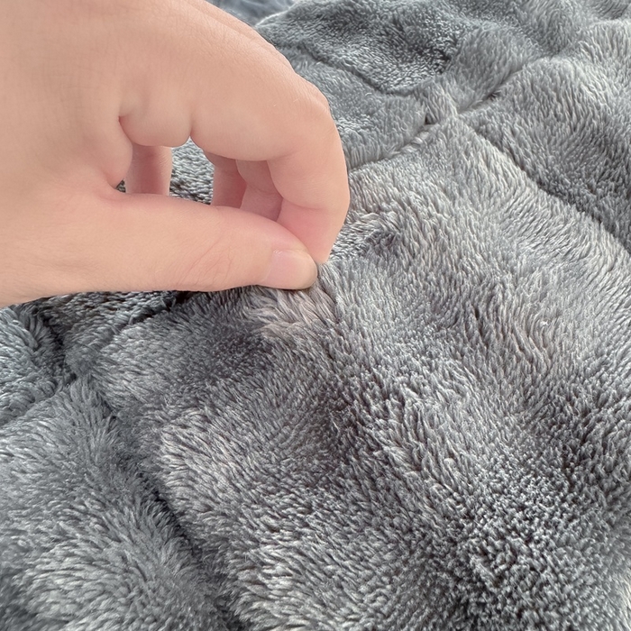 91家纺网 家纺一手货源 找家纺 麒东家纺 2025新款泡泡绒纯色夹棉床垫 深灰