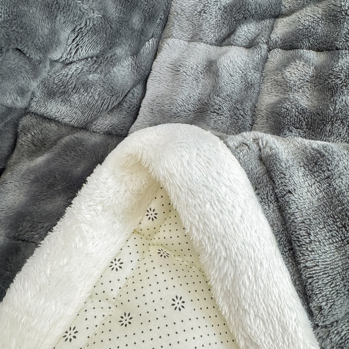 91家纺网 家纺一手货源 找家纺 麒东家纺 2025新款泡泡绒纯色夹棉床垫 深灰