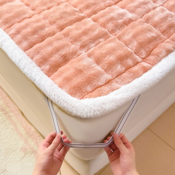 91家纺网 家纺一手货源 找家纺 麒东家纺 2025新款泡泡绒纯色夹棉床垫 粉色