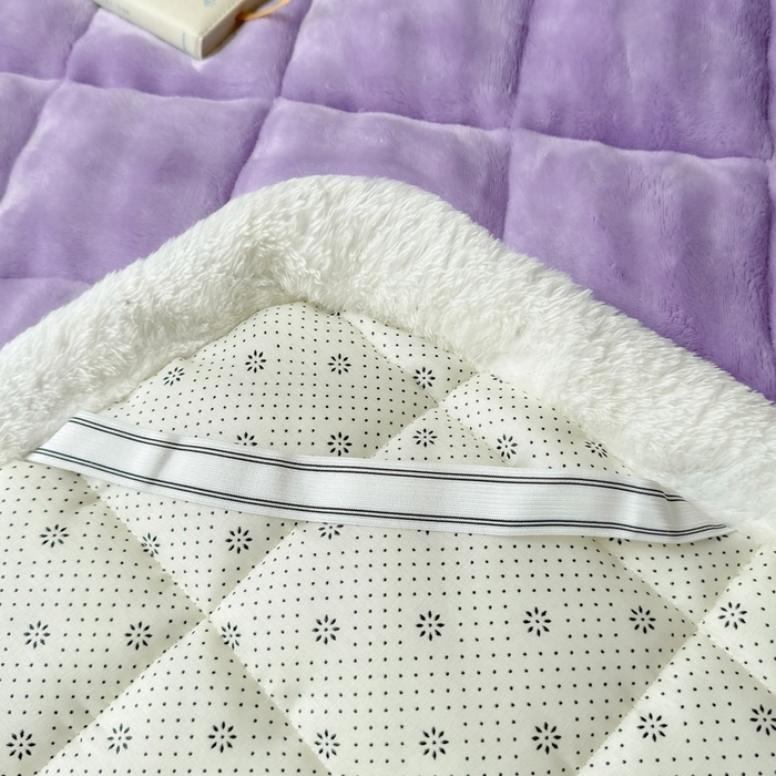 91家纺网 家纺一手货源 找家纺 麒东家纺 2025新款泡泡绒纯色夹棉床垫 紫色