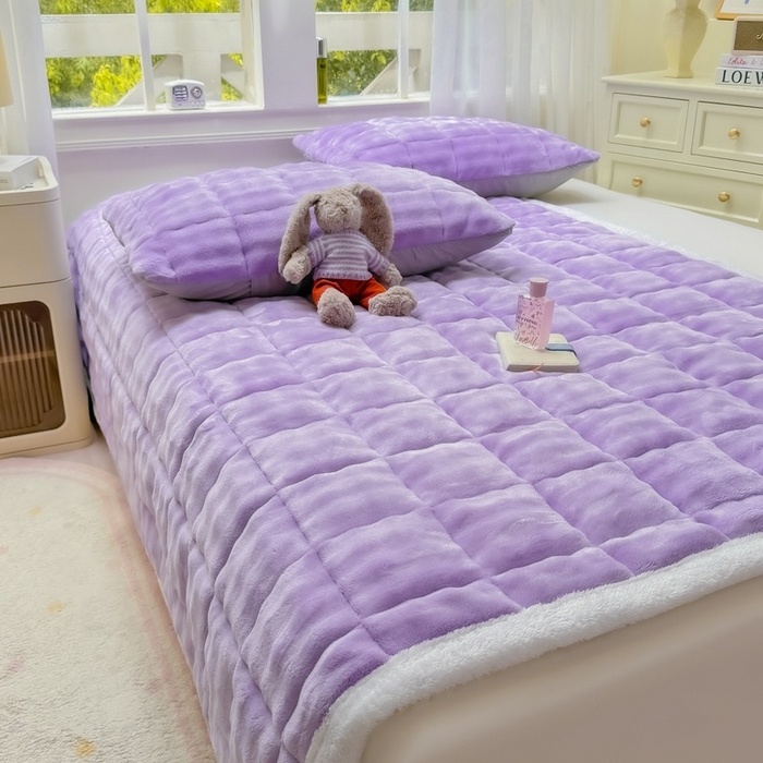 91家纺网 家纺一手货源 找家纺 麒东家纺 2025新款泡泡绒纯色夹棉床垫 紫色