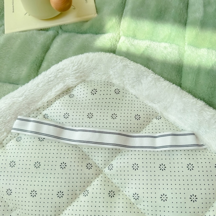 91家纺网 家纺一手货源 找家纺 麒东家纺 2025新款泡泡绒纯色夹棉床垫 绿色