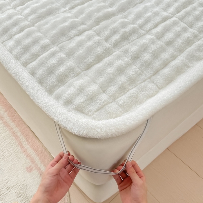 91家纺网 家纺一手货源 找家纺 麒东家纺 2025新款泡泡绒纯色夹棉床垫 本白