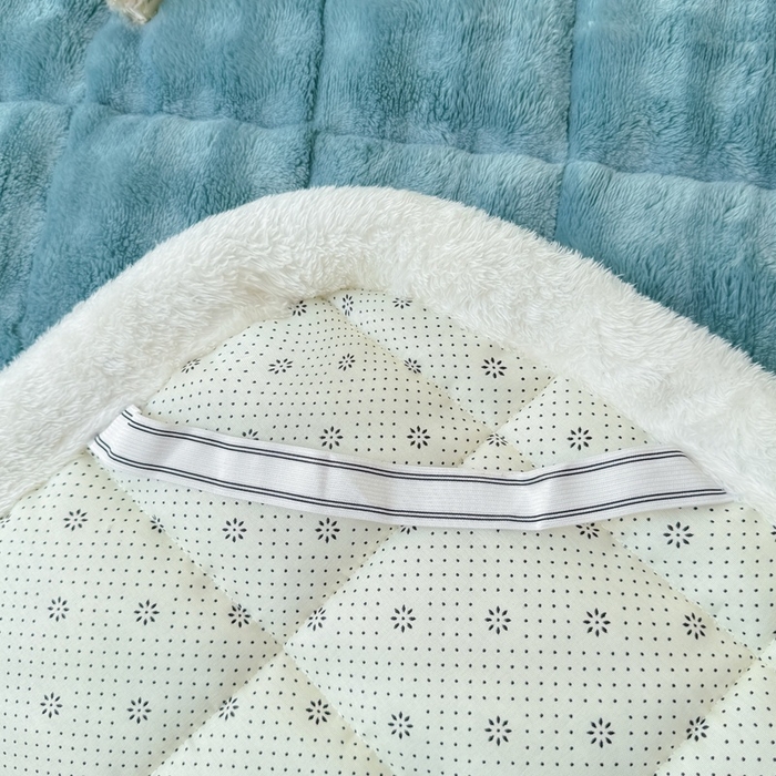 91家纺网 家纺一手货源 找家纺 麒东家纺 2025新款泡泡绒纯色夹棉床垫 雾蓝