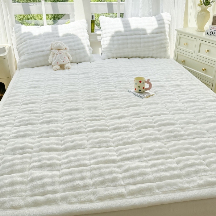 91家纺网 家纺一手货源 找家纺 麒东家纺 2025新款泡泡绒纯色夹棉床垫 本白