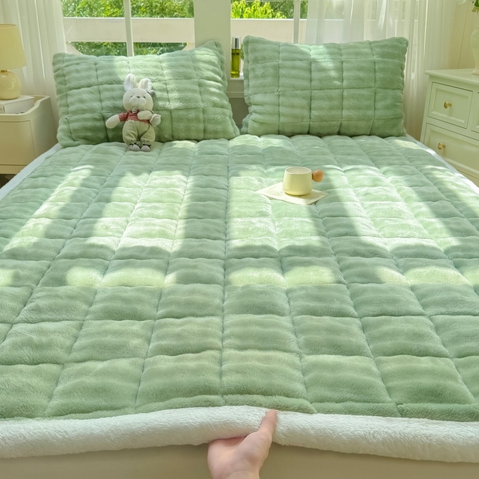 91家纺网 家纺一手货源 找家纺 （总）麒东家纺 2025新款泡泡绒纯色夹棉床垫