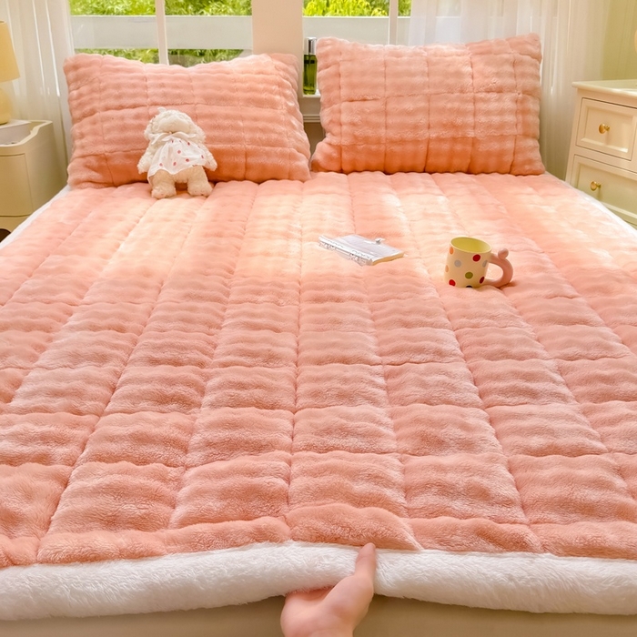 91家纺网 家纺一手货源 找家纺 （总）麒东家纺 2025新款泡泡绒纯色夹棉床垫