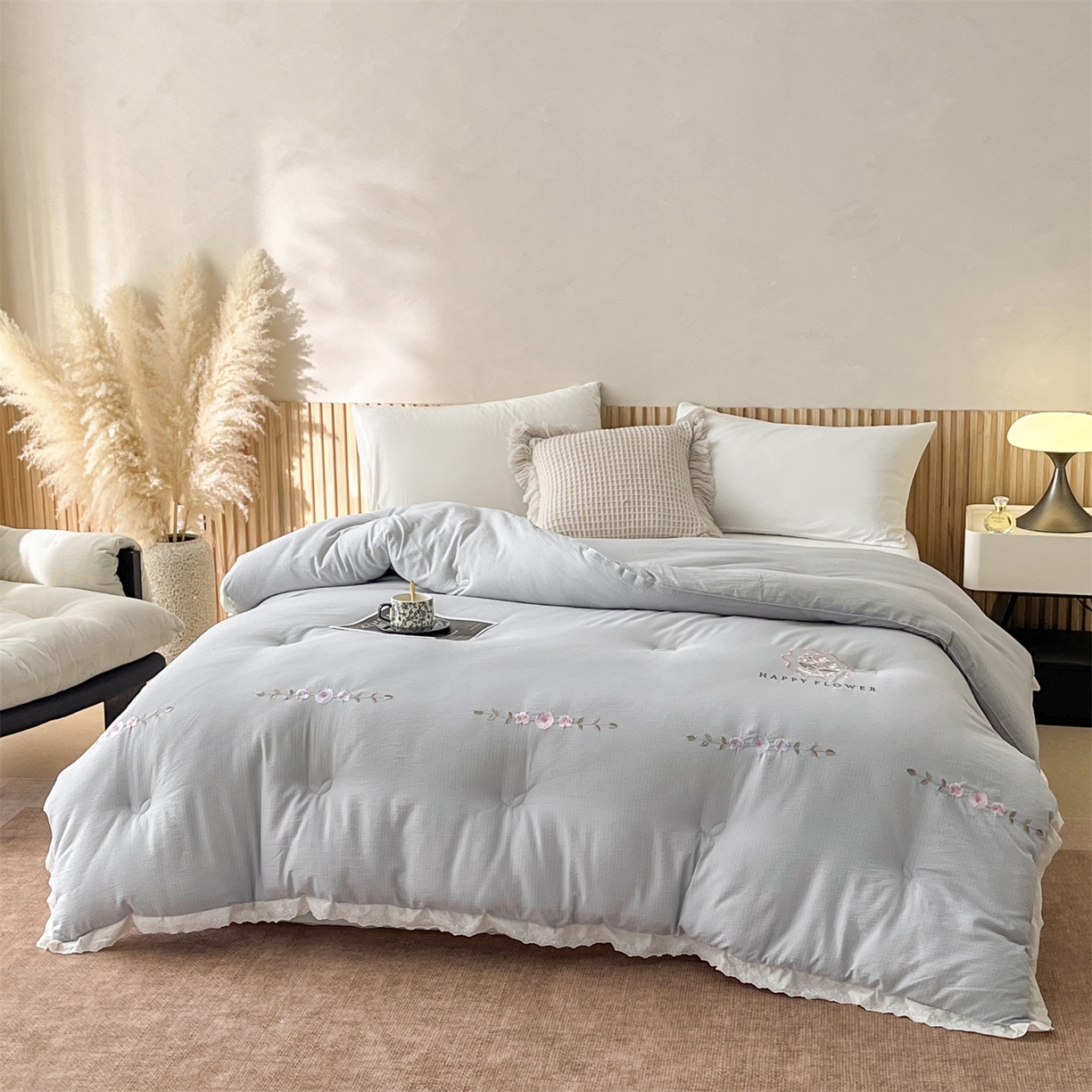 91家纺网 家纺一手货源 找家纺 宝士康家纺 2025新品 10A抗菌尤里绣花冬被被芯 外贸/跨境 尤里-浅灰