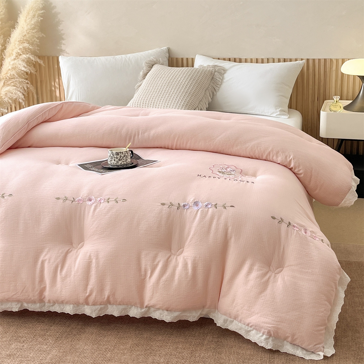 91家纺网 家纺一手货源 找家纺 宝士康家纺 2025新品 10A抗菌尤里绣花冬被被芯 外贸/跨境 尤里-粉色