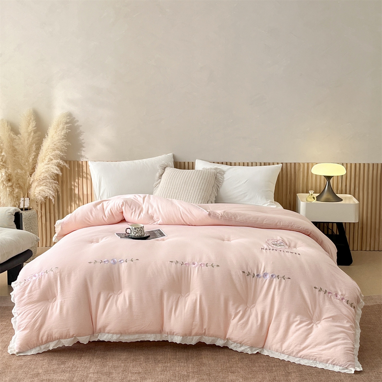 91家纺网 家纺一手货源 找家纺 宝士康家纺 2025新品 10A抗菌尤里绣花冬被被芯 外贸/跨境 尤里-粉色