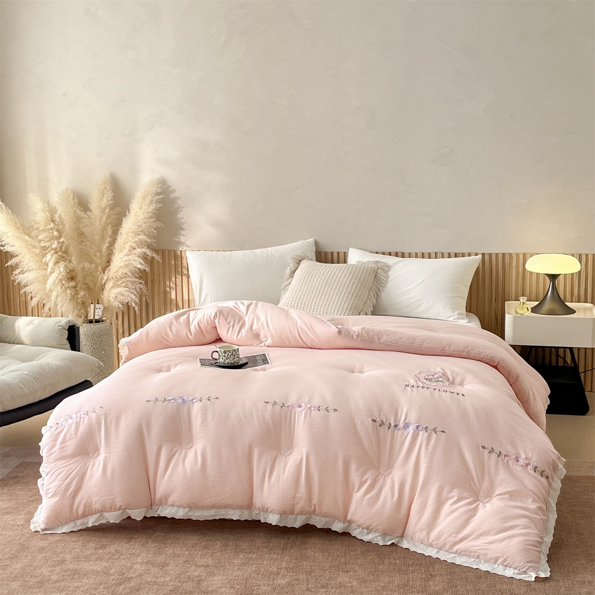 91家纺网 家纺一手货源 找家纺 宝士康家纺 2025新品 10A抗菌尤里绣花冬被被芯 外贸/跨境 尤里-粉色